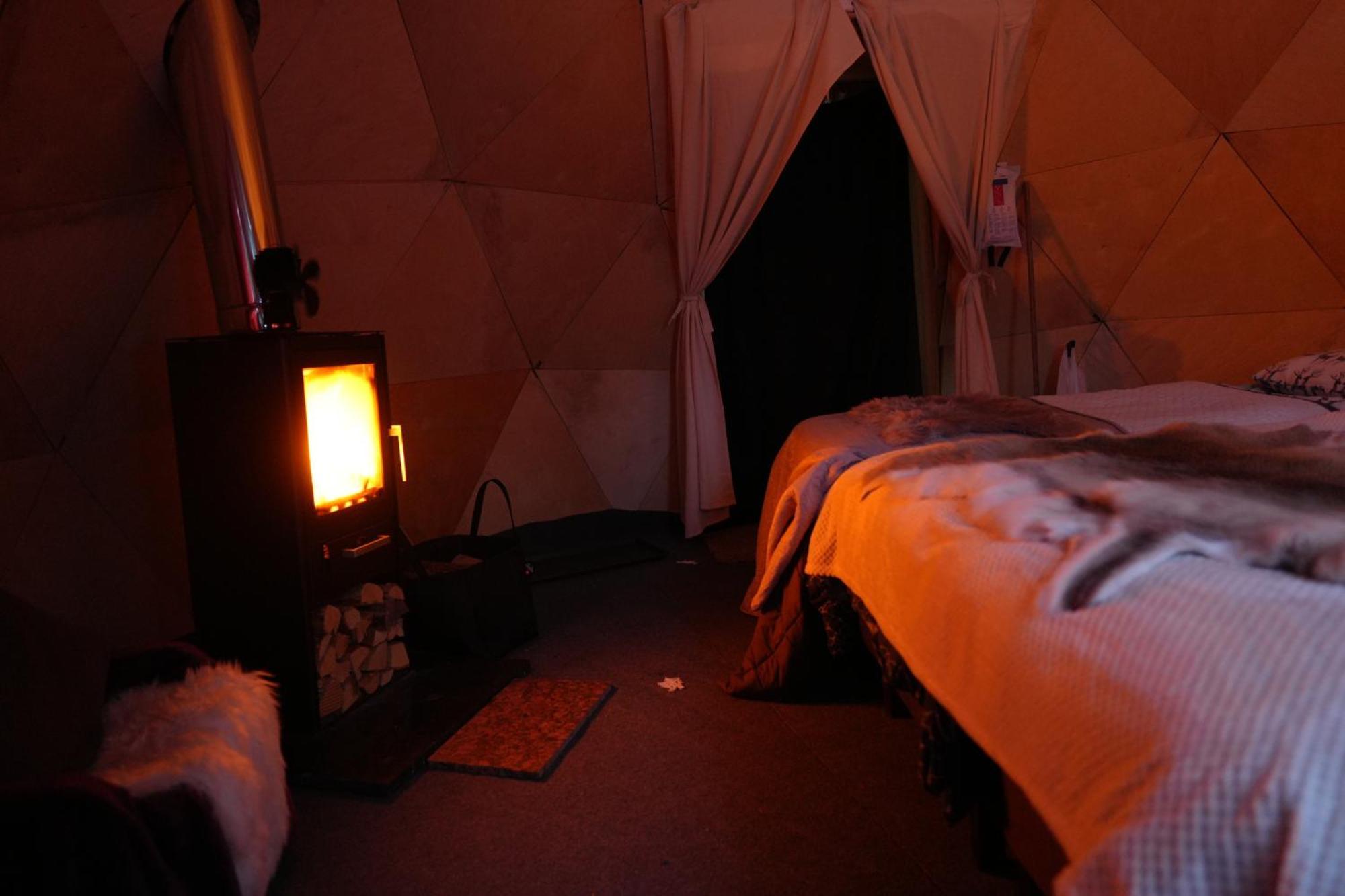 Aurora Igloo Fireplace-Heated Tents In A Secret Forest With Private Jacuzzi And Shared Sauna Bathroom And Dog Friendly Rovaniemi Luaran gambar